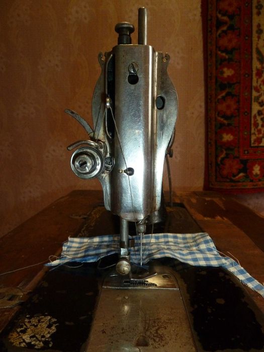 Антикварная швейная машина Singer