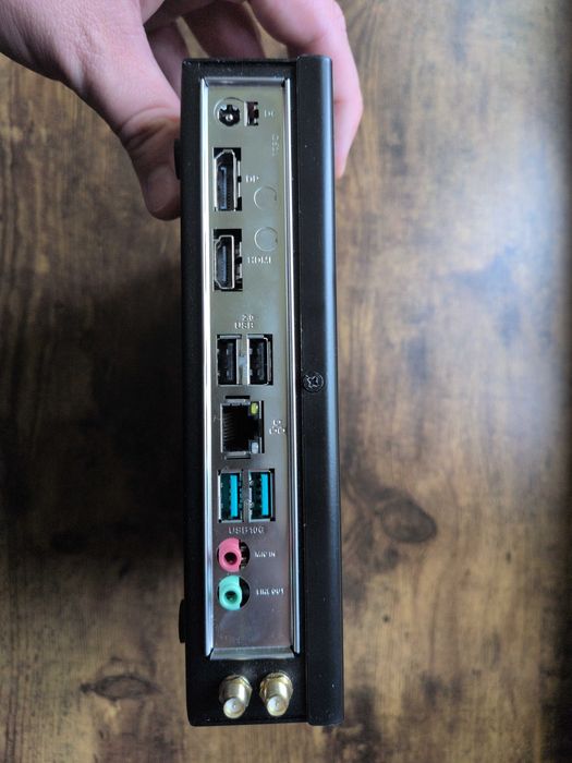 Komputer MiniPC Ryzen 5 8500G, 16GB RAM, 500GB SSD, WiFi 6E, Bluetooth
