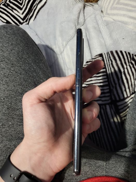 продам рабочий samsung s 10 lite (разбит экран)