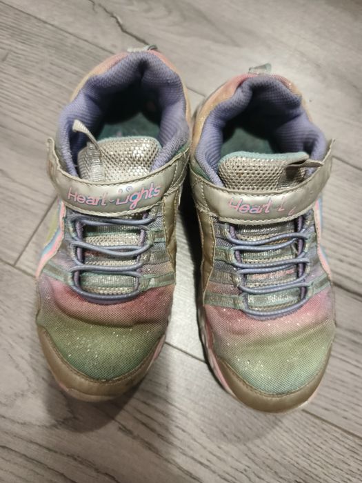 Віддам безкоштовно дитяче взуття