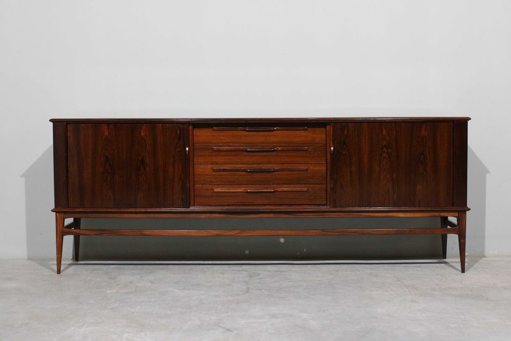 Aparador escandinavo da década de 1960 em pau santo