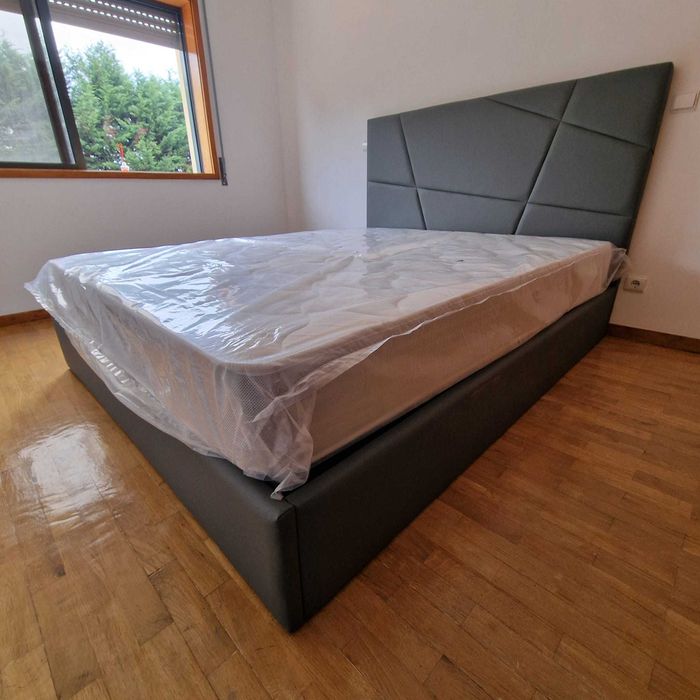 Camas De Casal Estofadas ALTA GAMA - MODELO RISCAS - Top de Gama 190x140m Estrado Incluído!!