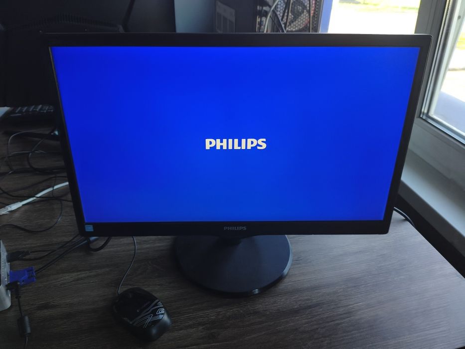 ЖК-монітор Philips 223V5L