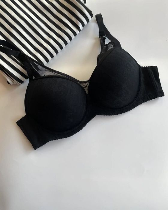 Elegancki koronkowy biustonosz dla miseczki E 100