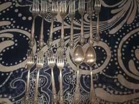 Sztućce grubo posrebrzane