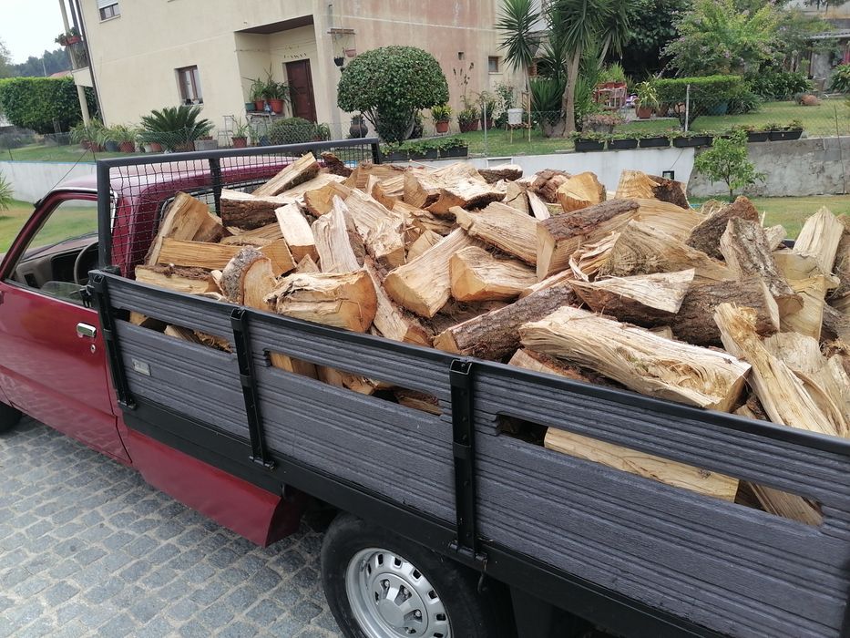 Lenha de eucalipto e carvalho