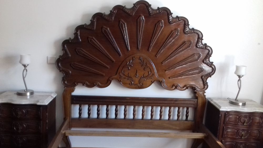 Vendo cama e Roupeiros como novos