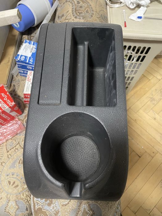 Продам консоль на Volkswagen гольф 5-6