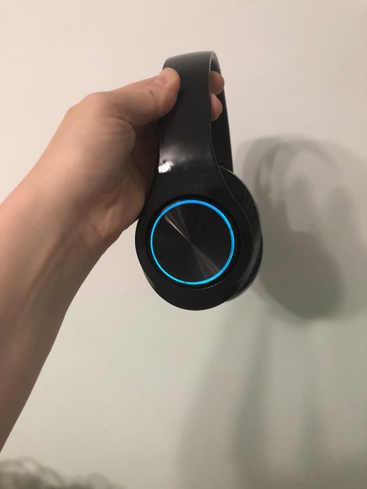 Нові бездротові навушники чорні складні