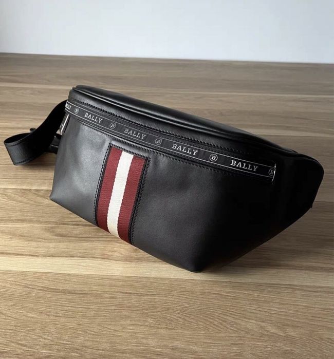 Шкіряна бананка bally поясна сумка