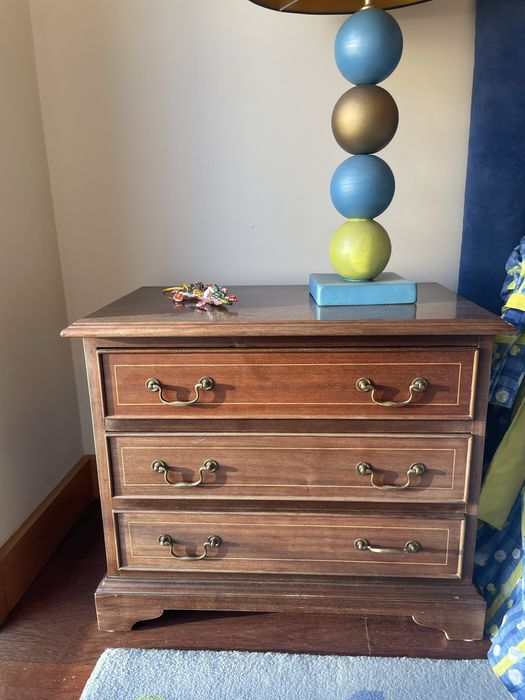 Camiseiro/ mesa de cabeceira