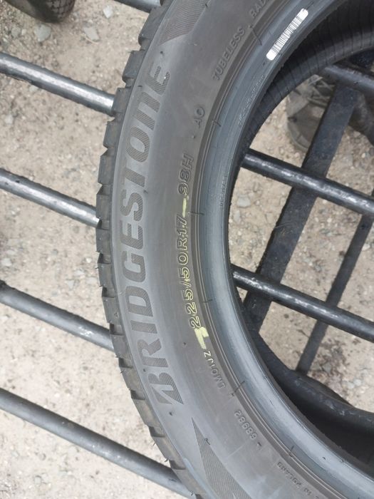 Opony zimowe 225.50.17 Bridgestone