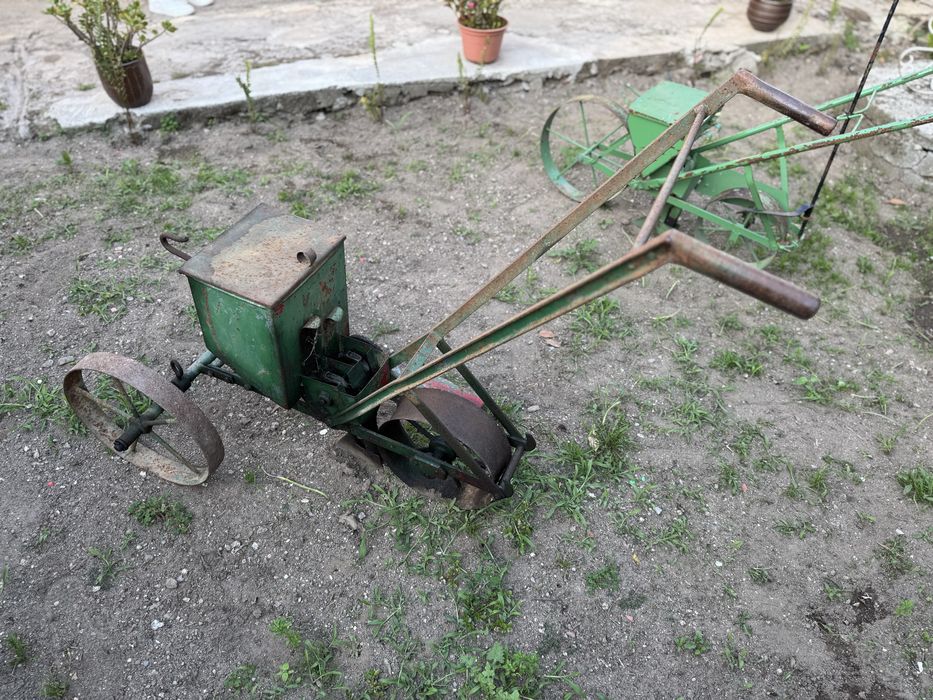 Semeador antigo em ferro