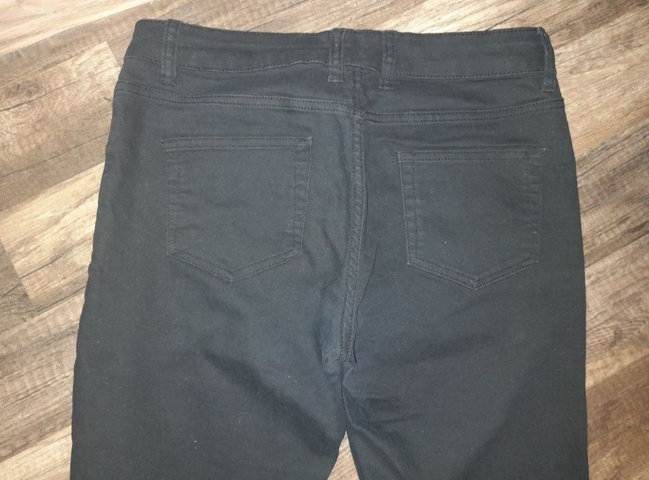 Jeansy damskie z dziurami Esmara 38 (M)