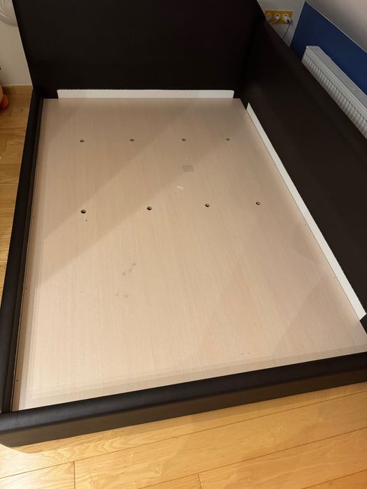 Łóżko 140 x 200 z materacem