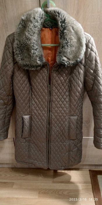 sprzedam damską kurtkę pikowaną.