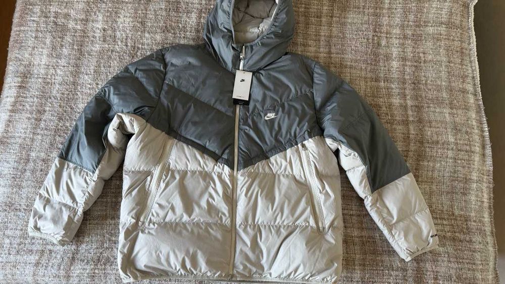 Куртка чоловіча NIKE