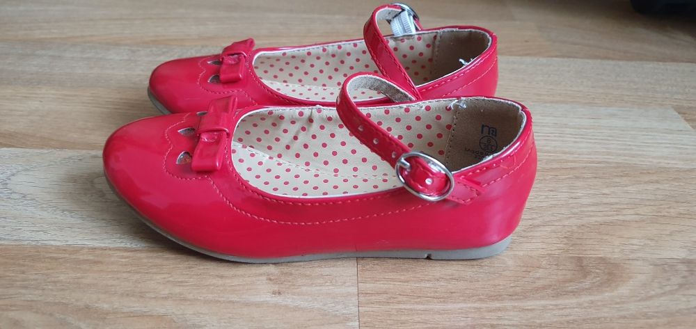 Туфлі лакові 25.5р