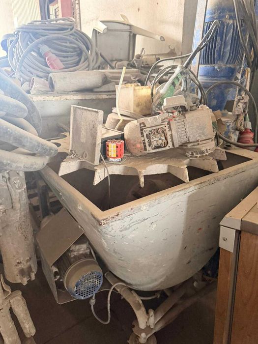 Vende-se Máquina de projetar reboco e estuque