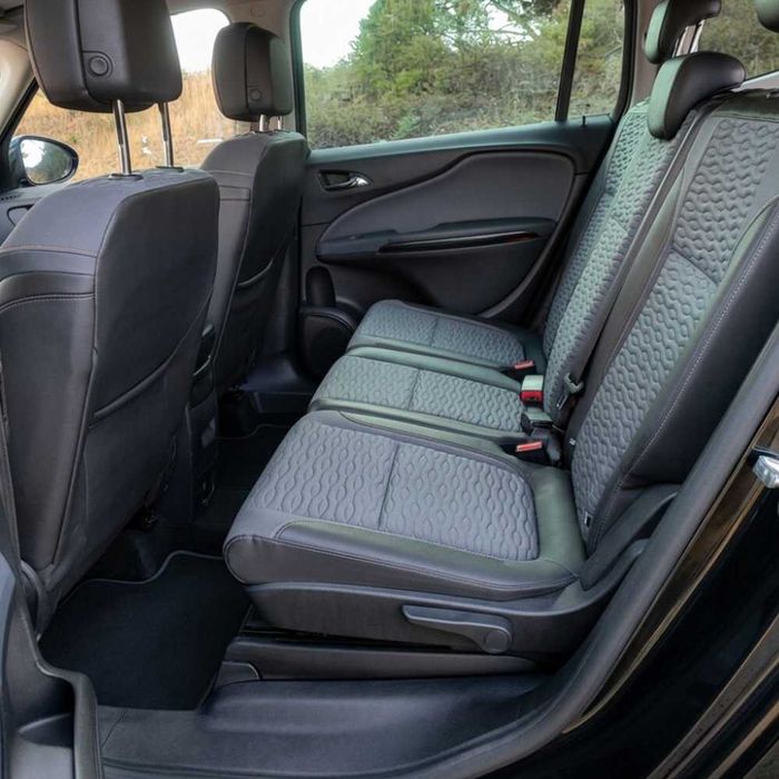 Opel Zafira 1.6 Cdti com teto panorâmico e possibilidade de troca