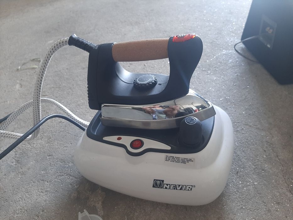 Ferro de engomar NEVIR