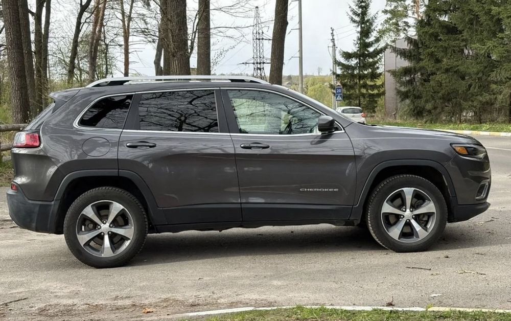 Jeep Cherokee (без пошкоджень)