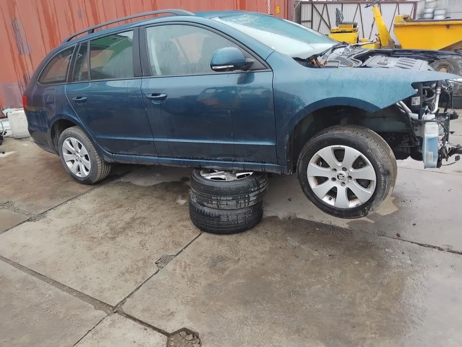 Błotnik drzwi klapa skoda SuperB lift