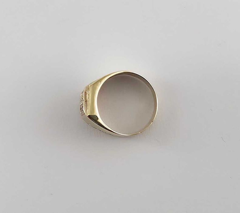 Złoty pierścionek - sygnet próby 585 z cyrkoniami