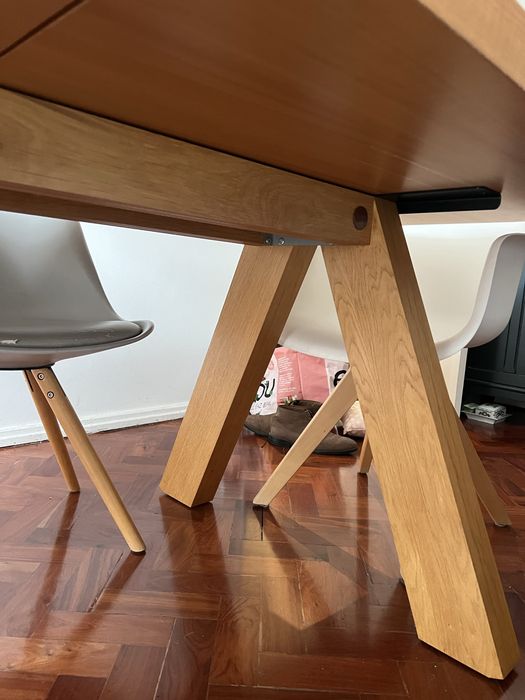 Conjunto mesas e cadeiras