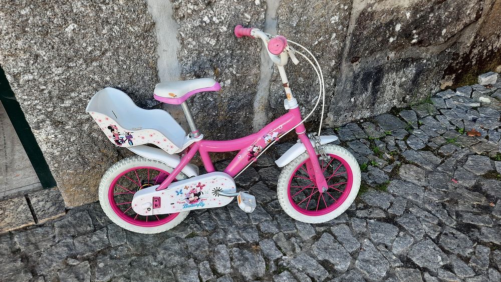 Bicicleta de estrada e de montanha em bom estado