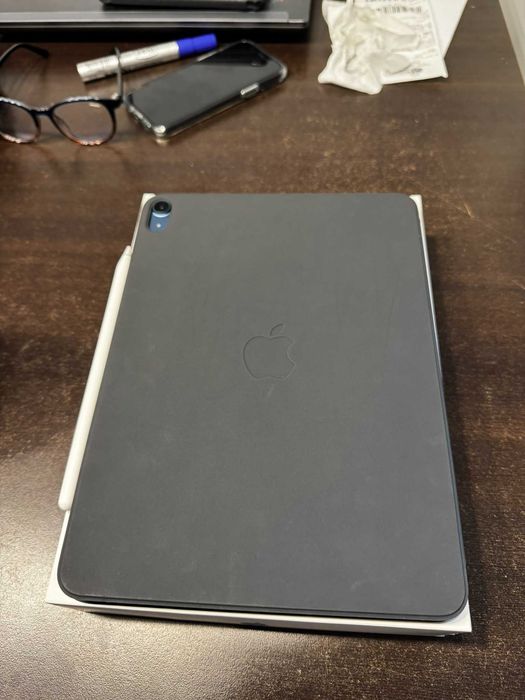 iPad Air Wi-Fi + Cellular 256 GB Blue (5th Gen) + Apple Pencil 2 + Logitech Folio Touch + Smart Folio