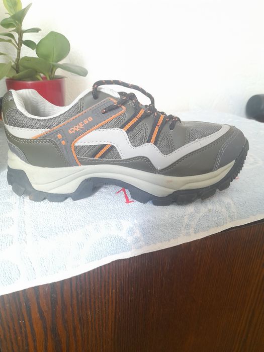 Кроссовки женские