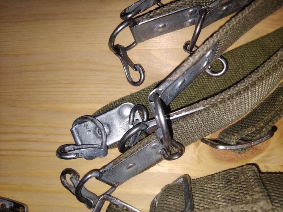 Pas nośny z karabinczykiem demobil WP do noszenia broni khaki