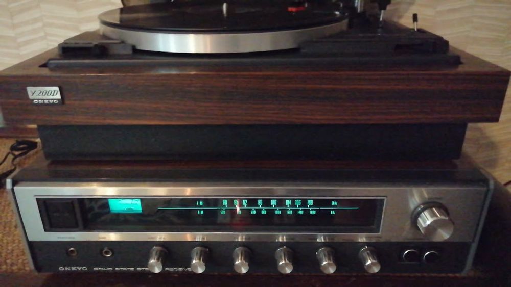 Onkyo y200d amplificador e gira discos