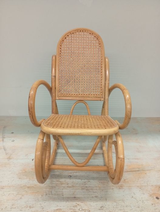 Cadeira de baloiço de criança em bambu estilo Thonet