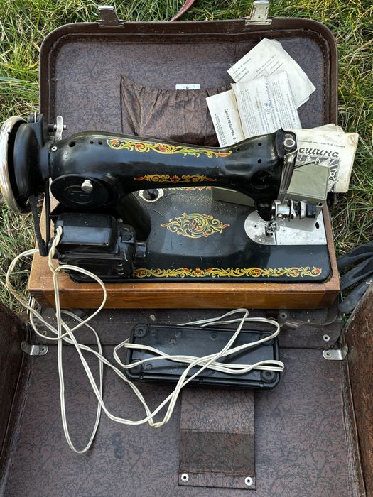 Rosyjska zabytkowa maszyna do szycia