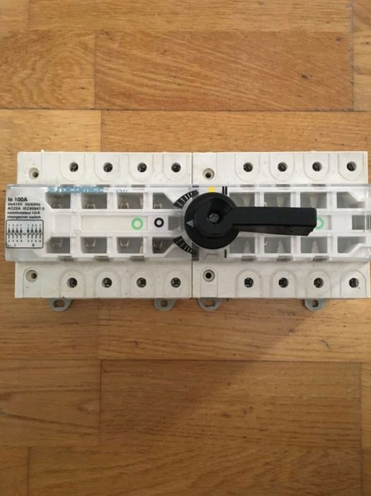 Rozdzielnia z przełącznikiem sieć‑agregat  100A ,lub  63A NOWE.