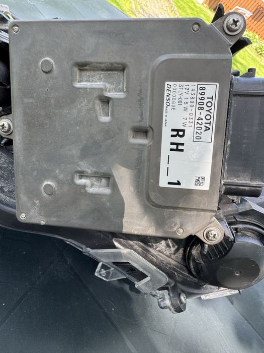 Фара Рав4 гибрид Европа 21 года