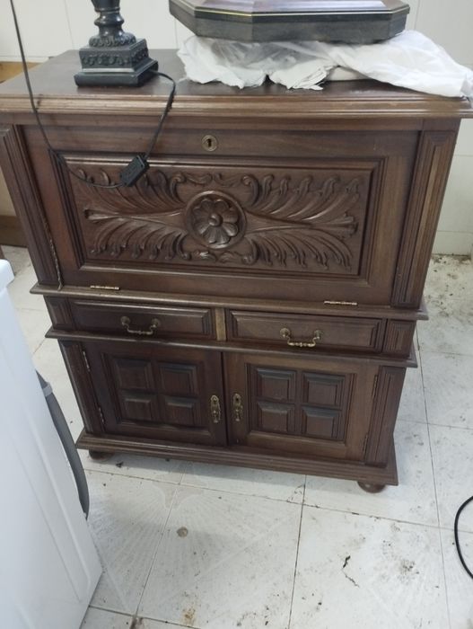 Carrinho de chá,mesa e armário