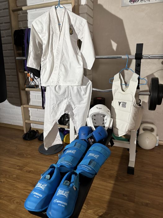 Кімоно, шолом,захист для карате