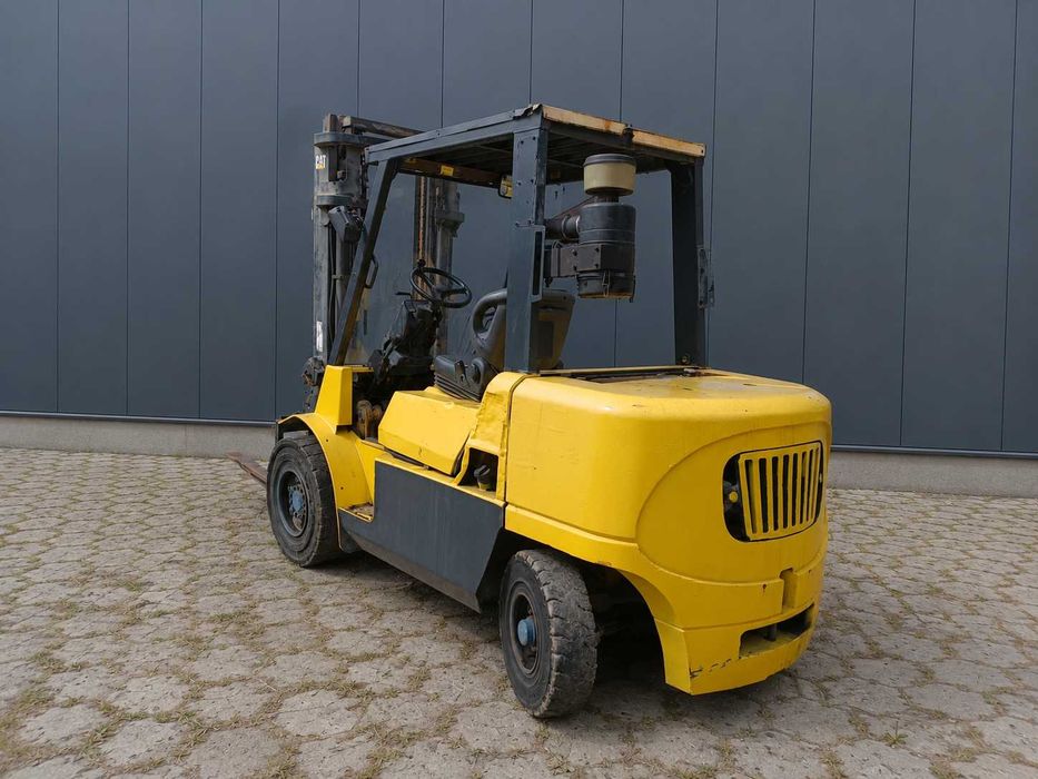 Wózek widłowy CAT DP45K – Diesel – Udźwig 4,5 tony