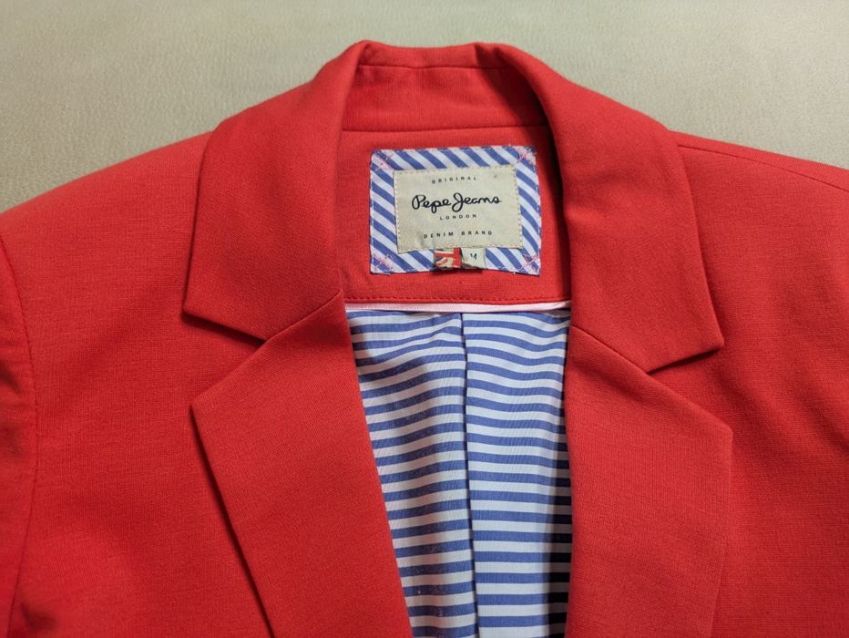 Blazer vermelho da Pepe Jeans