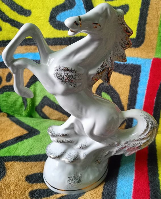 Figurka porcelanowa koń