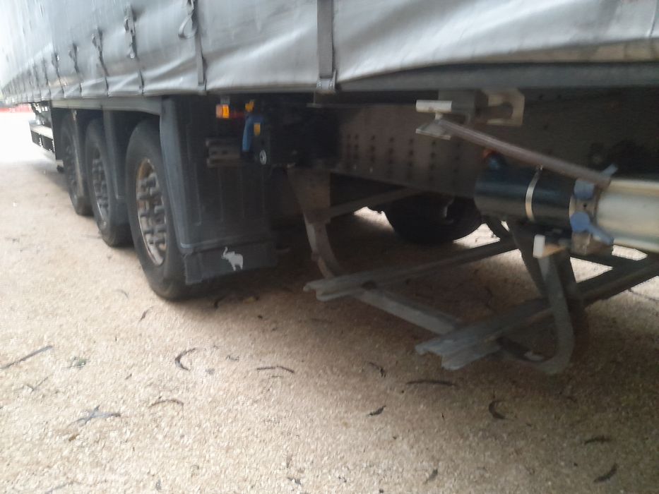 Semi-reboque Schmitz em lona