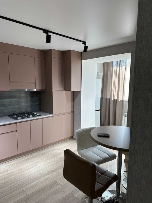 Однокімнатна квартира з євроремонтом!! Район Сади-2!!