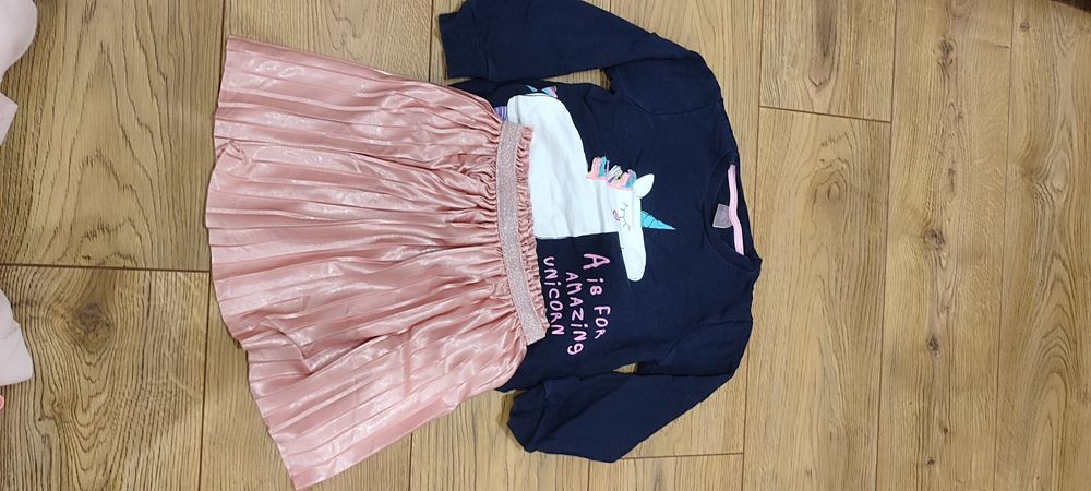 Zestaw ubranek dla dziewczynki 110 116 bluzy bluzki spodnie leginsy