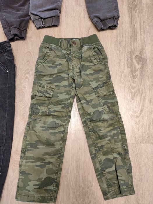 Spodnie dla chłopca rozm 110. 30 zł za wszytskie