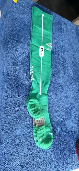 Piłkarskie getry Umbro rozmiar 35-39