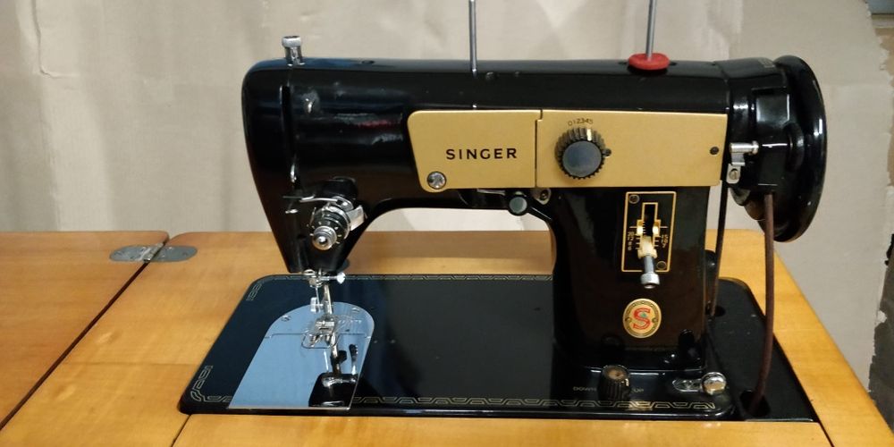 Oportunidade...Máquina costura Singer, modelo especial Machine 224U