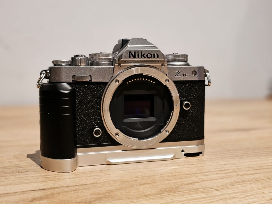 Zestaw Nikon Zfc | Sirui 33mm f/1.2 | Nikkor 16-50 | Lampy  błyskowe